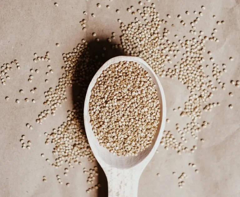 Grain Showdown: Oats vs Quinoa: Which Packs a Nutritional Punch?