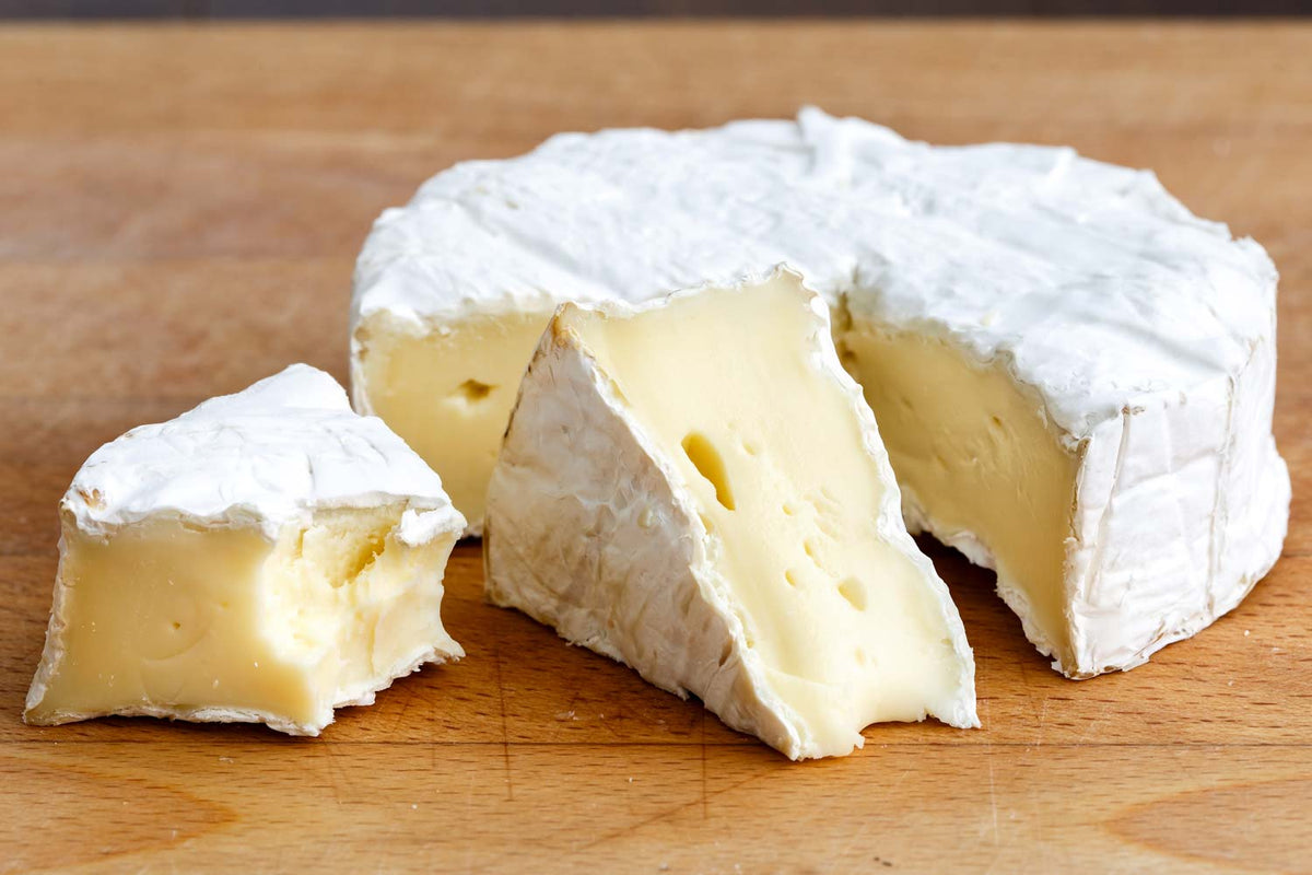 Cheese Delights: Camembert Cheese vs Brie - Flavor Profile and Texture of Brie Cheese