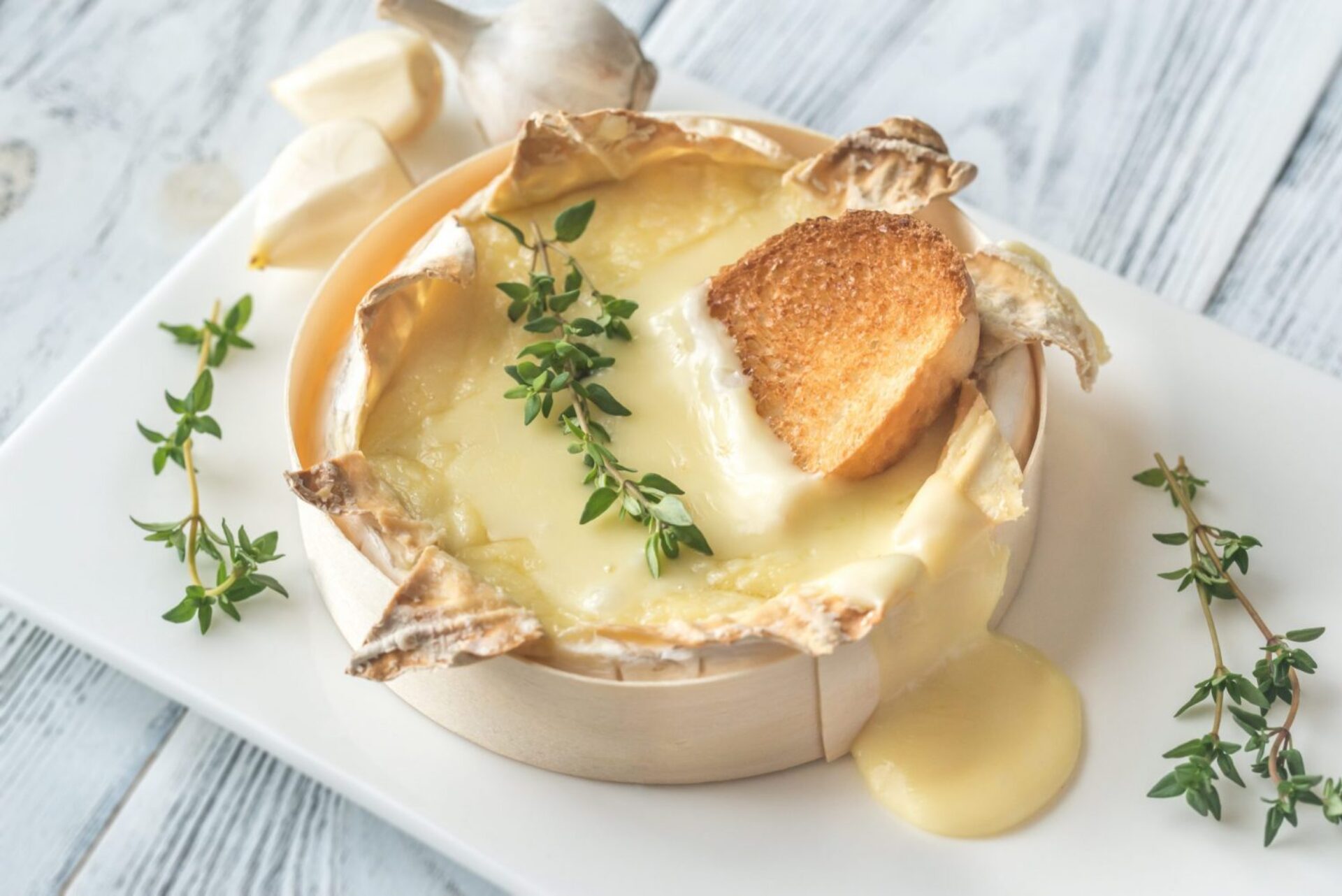 Cheese Delights: Camembert Cheese vs Brie - Serving and Pairing Suggestions